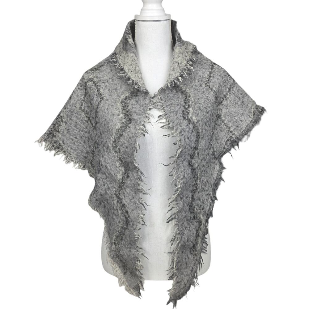 WILFRED ARITZIA 100% WOOL SHAWL WRAP – ONE SIZE – GRAY GEOMETRIC – FRINGED EDGES